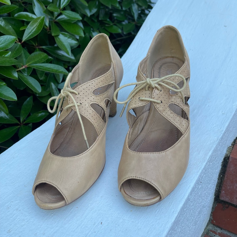 Chelsea Crew tan vintage style heels - Picture 6 of 6